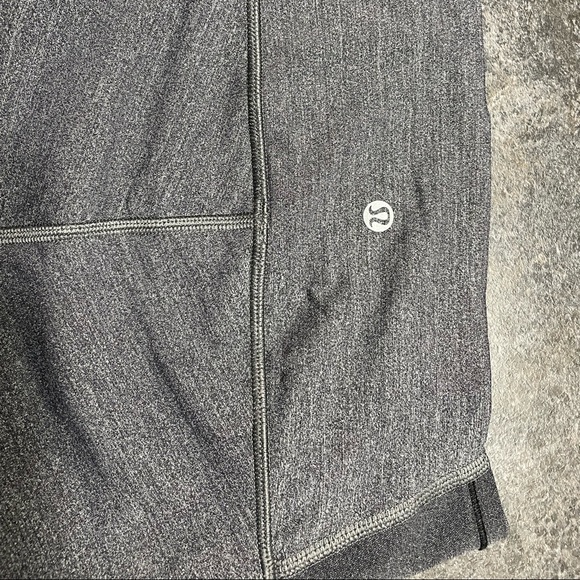 LULULEMON Featherlight 7/8 Tight size 6 - Picture 6 of 16